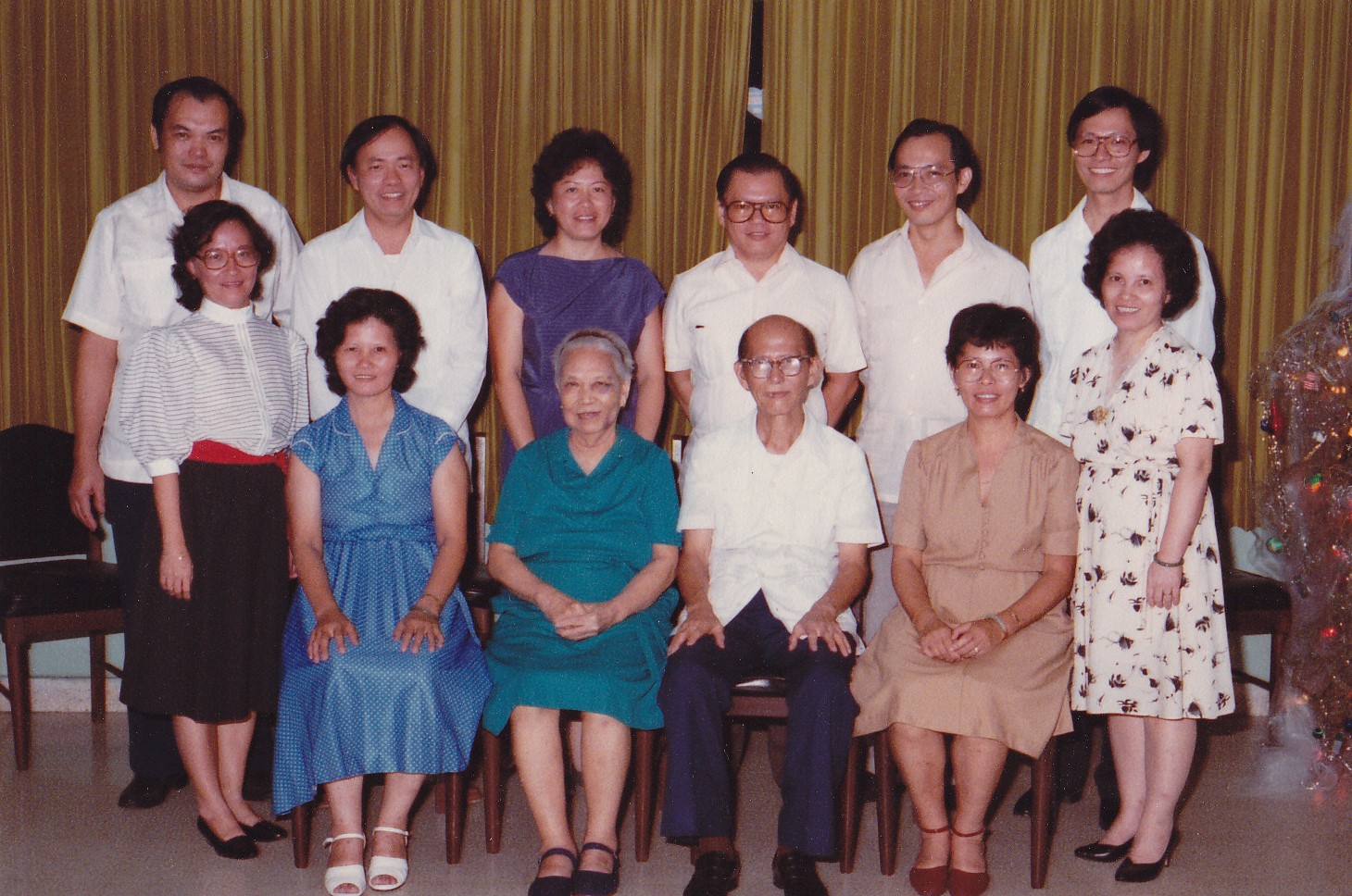 1982.12 NgFamily CelebratingParents60thAnniversary